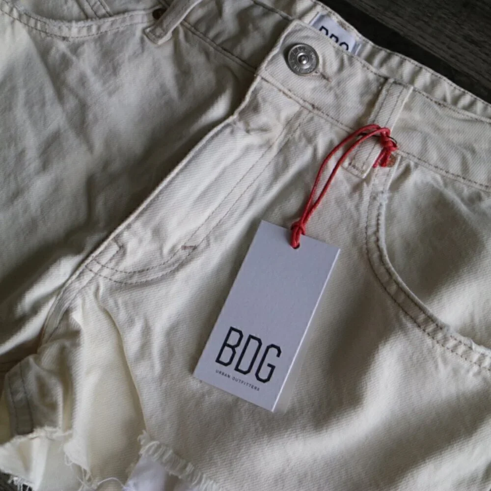 NWT Urban Outfitters Denim Shorts Size 25 Low Rise Harri Neutral Cream Color